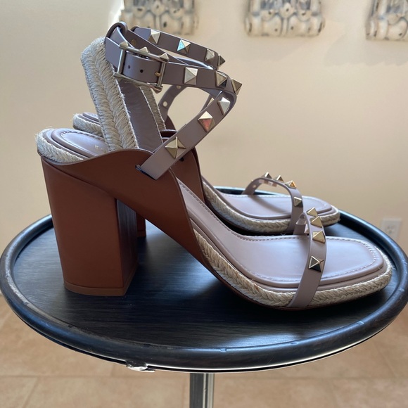 Valentino Garavani Rockstud Espadrille Sandals - Picture 1 of 10